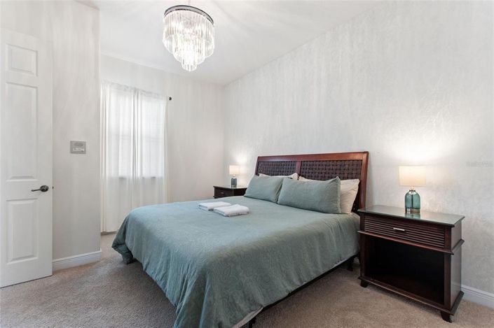 Image No.8-5 Bed House for sale