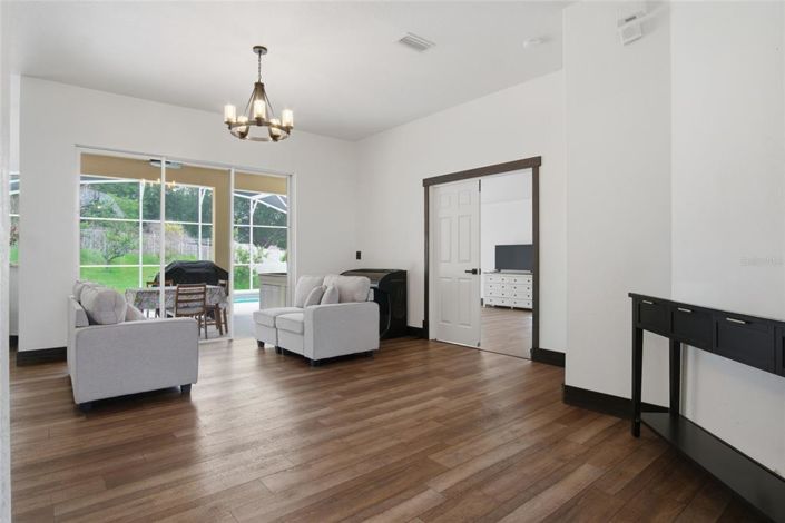 Image No.10-4 Bed House for sale