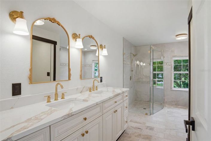 Image No.14-4 Bed House for sale