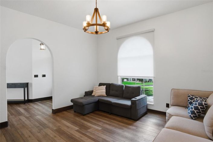 Image No.8-4 Bed House for sale