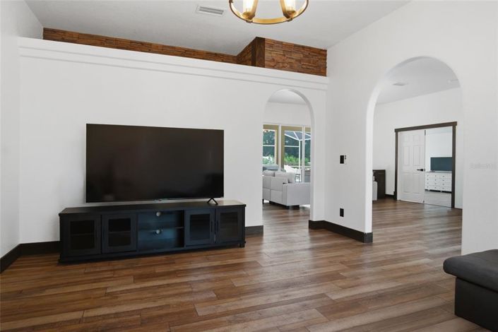Image No.9-4 Bed House for sale