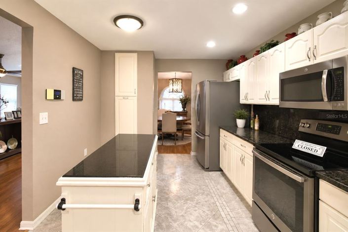Image No.17-3 Bed House for sale
