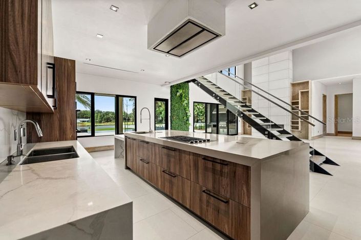 Image No.19-4 Bed House for sale