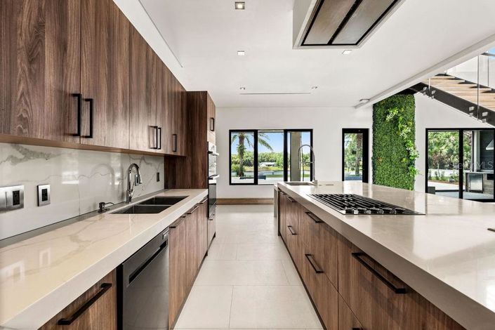 Image No.20-4 Bed House for sale