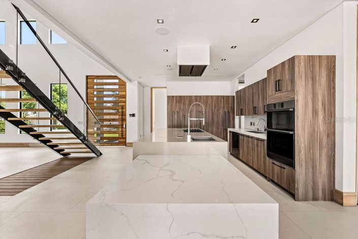 Image No.22-4 Bed House for sale