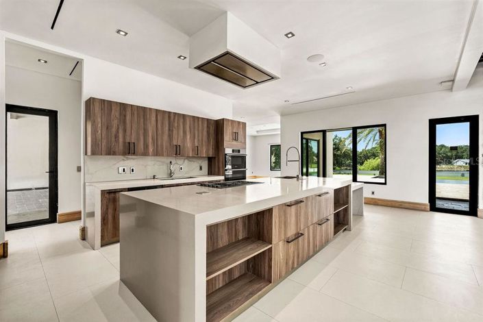 Image No.23-4 Bed House for sale