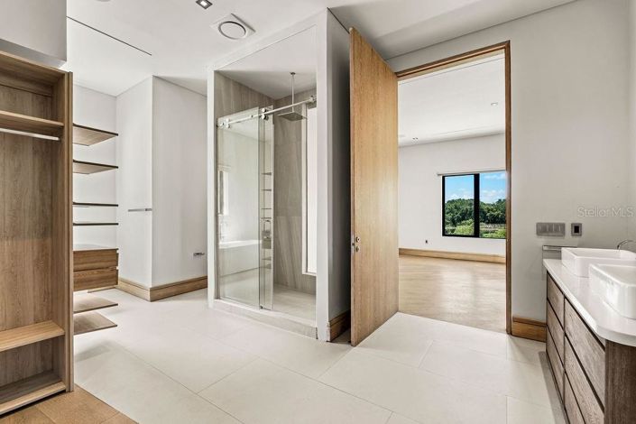 Image No.35-4 Bed House for sale