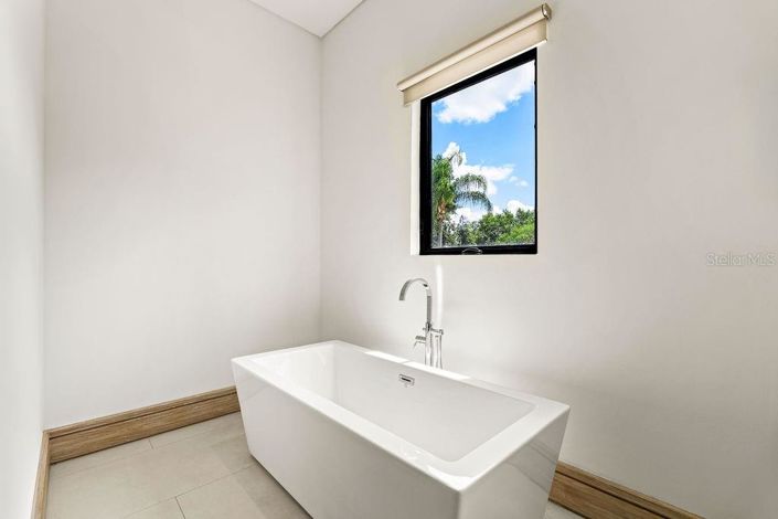 Image No.37-4 Bed House for sale