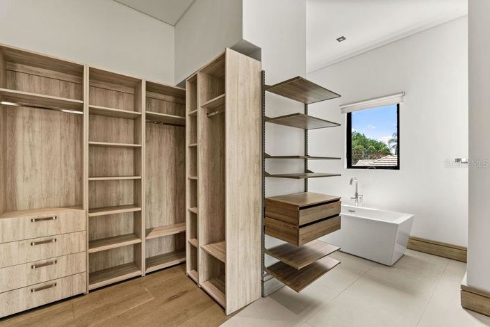 Image No.38-4 Bed House for sale