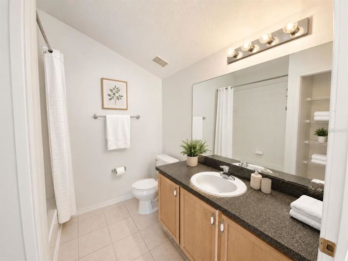Image No.8-5 Bed House for sale