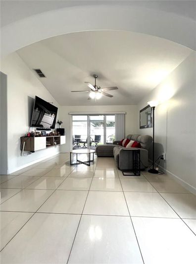 Image No.16-4 Bed House for sale