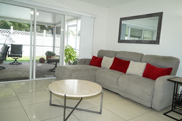 Image No.17-4 Bed House for sale