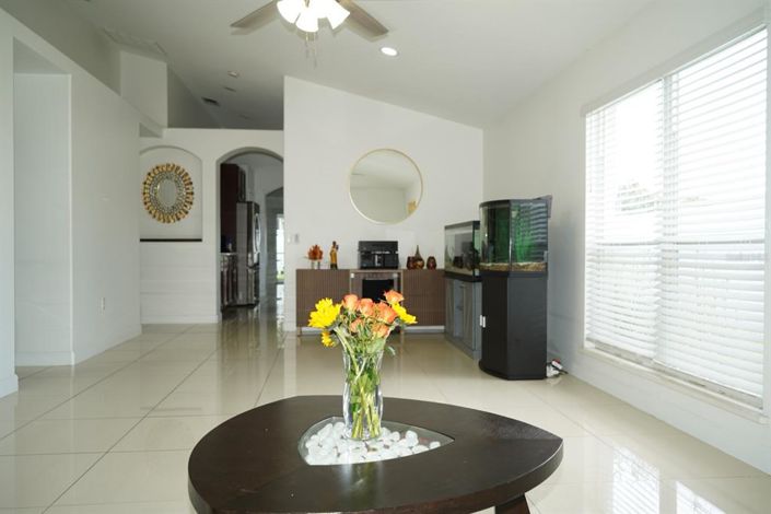 Image No.9-4 Bed House for sale