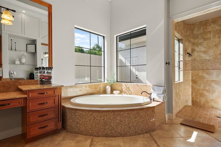 Image No.43-5 Bed House for sale