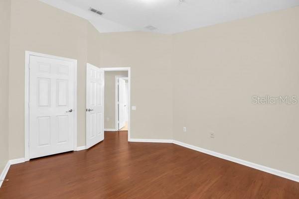 Image No.17-3 Bed Townhouse for sale