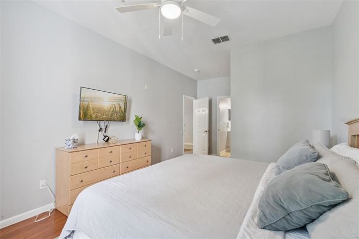 Image No.23-3 Bed Apartment for sale