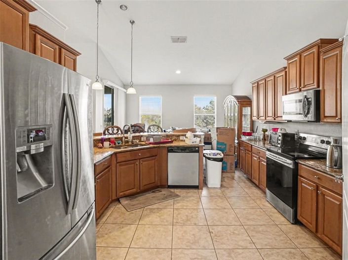 Image No.8-6 Bed House for sale
