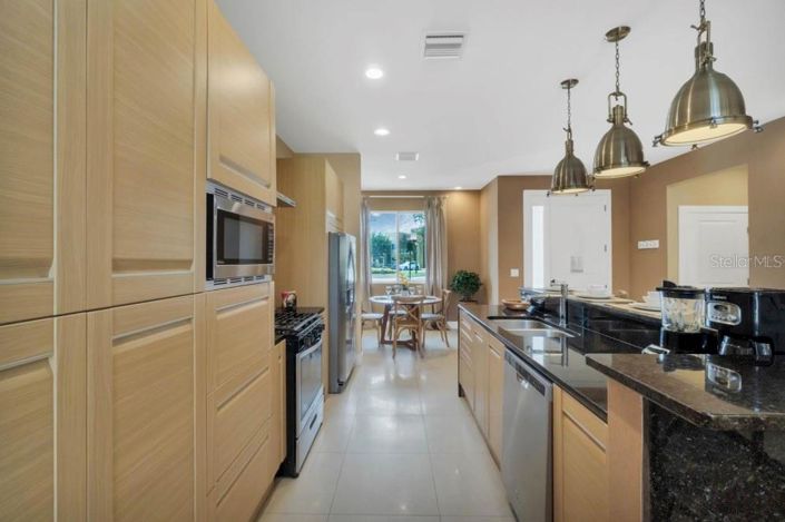 Image No.4-4 Bed Townhouse for sale