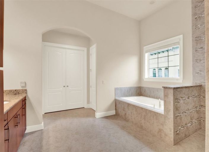 Image No.33-5 Bed House for sale