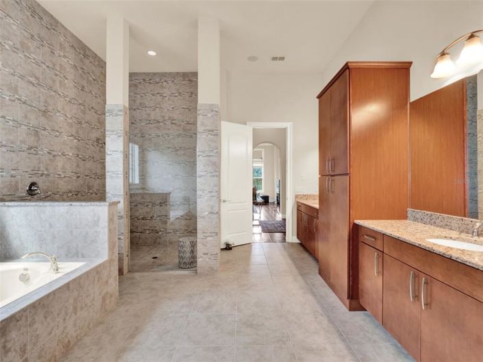 Image No.35-5 Bed House for sale