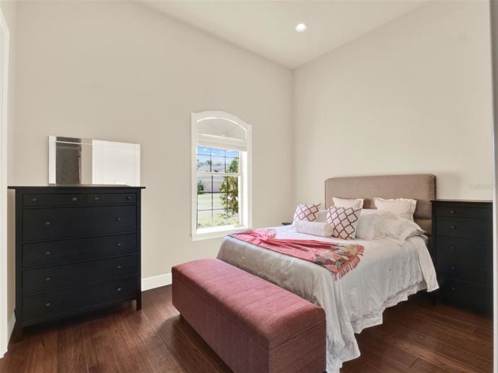 Image No.39-5 Bed House for sale