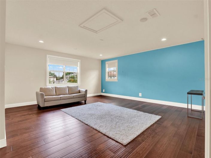 Image No.43-5 Bed House for sale