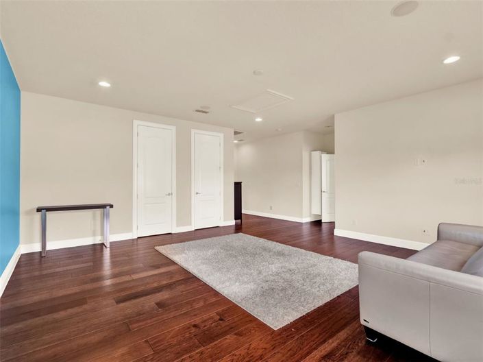 Image No.45-5 Bed House for sale