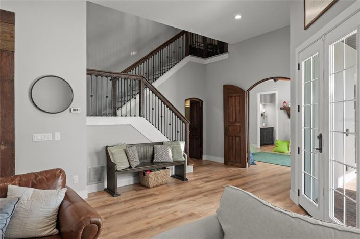 Image No.7-5 Bed House for sale