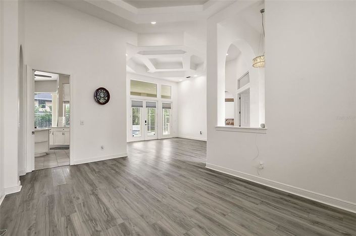 Image No.9-5 Bed House for sale