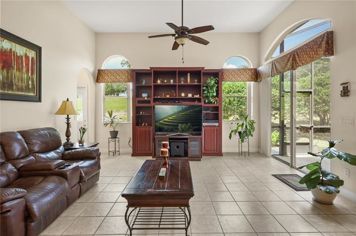 Image No.10-4 Bed House for sale