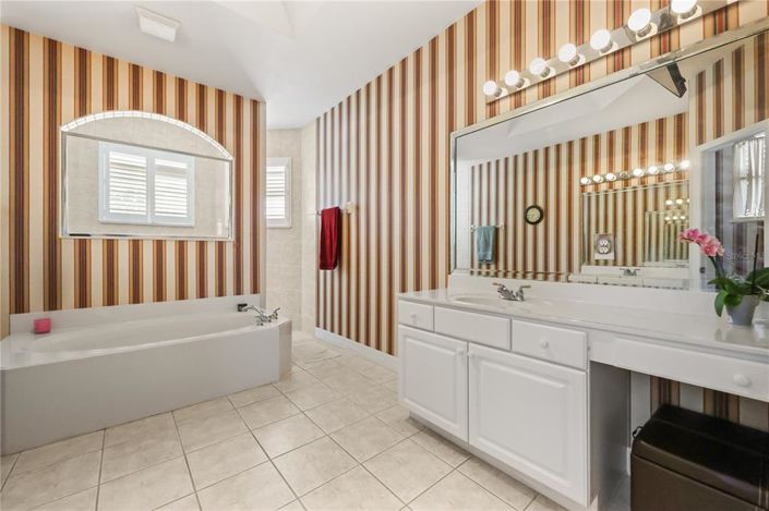 Image No.19-4 Bed House for sale