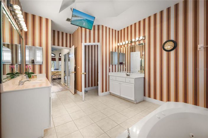Image No.20-4 Bed House for sale
