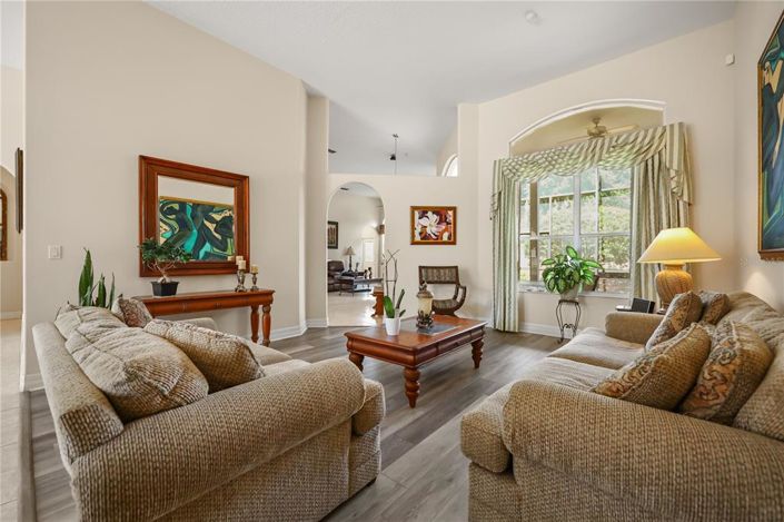 Image No.9-4 Bed House for sale