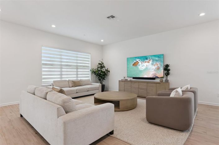 Image No.17-5 Bed House for sale