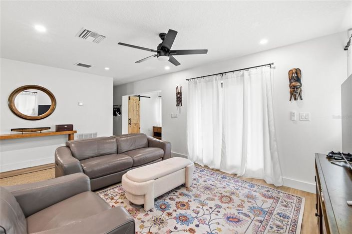 Image No.8-3 Bed House for sale