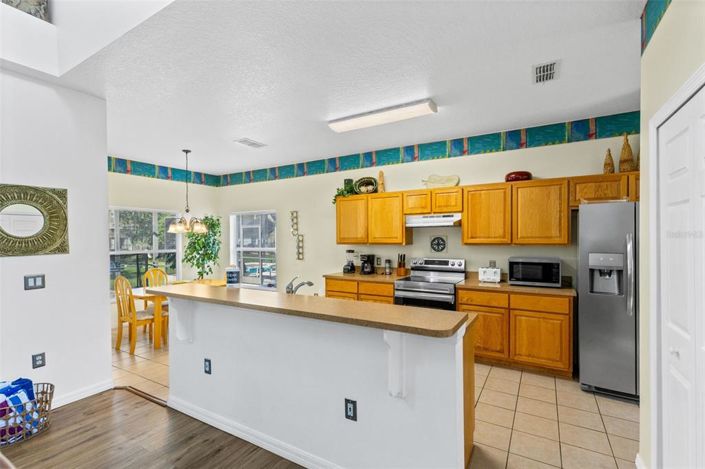 Image No.8-5 Bed House for sale