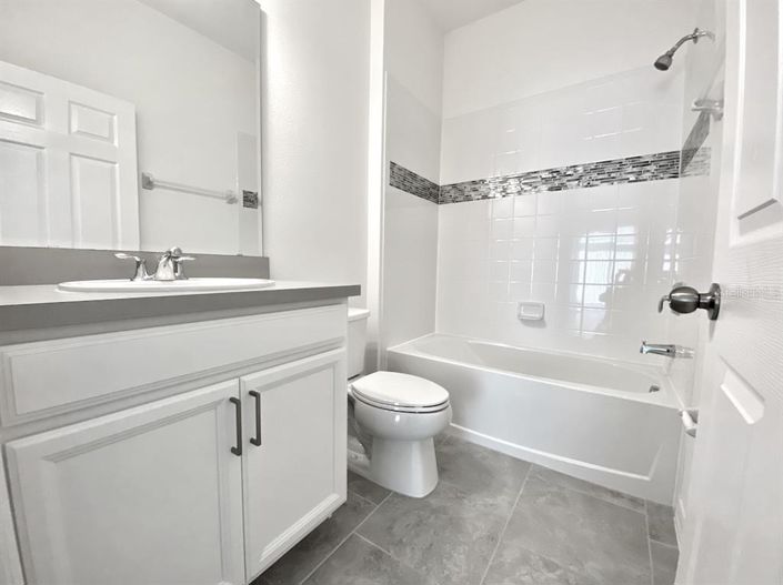 Image No.18-5 Bed House for sale