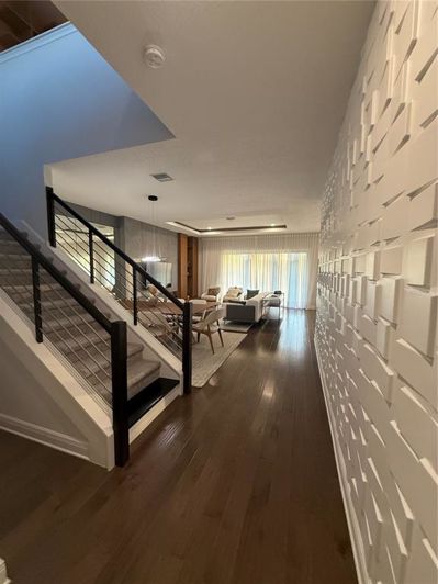 Image No.2-4 Bed House for sale
