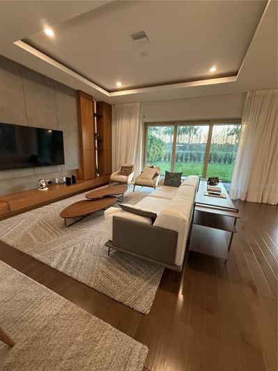 Image No.8-4 Bed House for sale