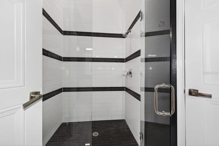 Image No.42-11 Bed House for sale