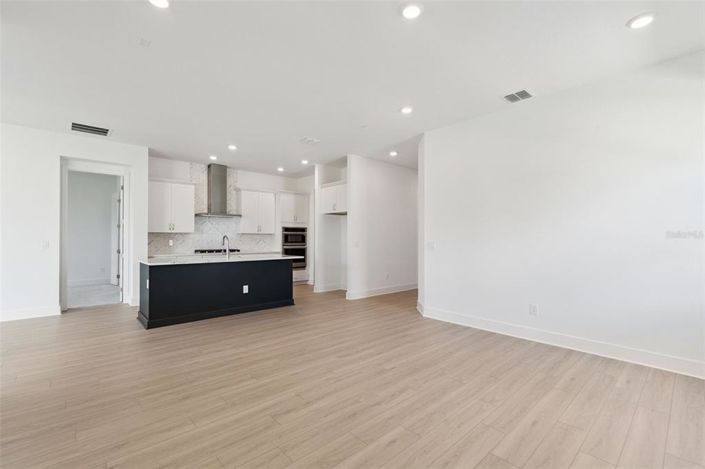 Image No.2-4 Bed House for sale
