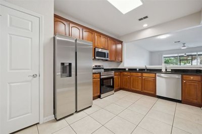 fa005713-121
