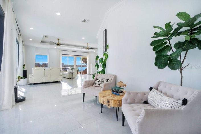 Image No.17-5 Bed House for sale