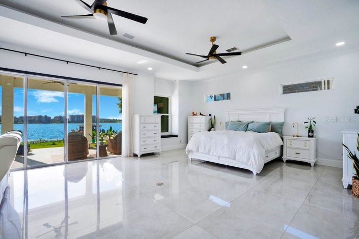 Image No.18-5 Bed House for sale