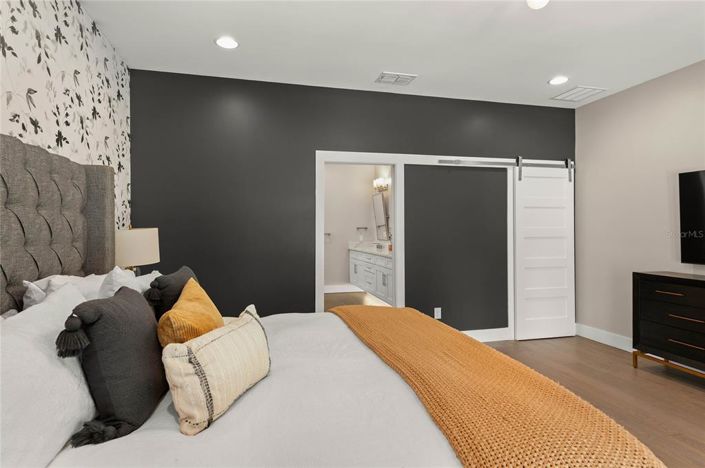 Image No.24-5 Bed House for sale