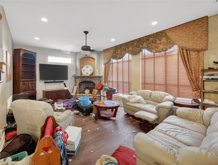 Image No.45-5 Bed House for sale