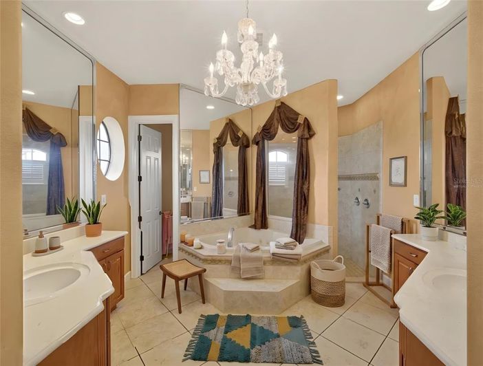 Image No.9-5 Bed House for sale