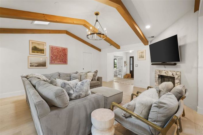 Image No.24-4 Bed House for sale