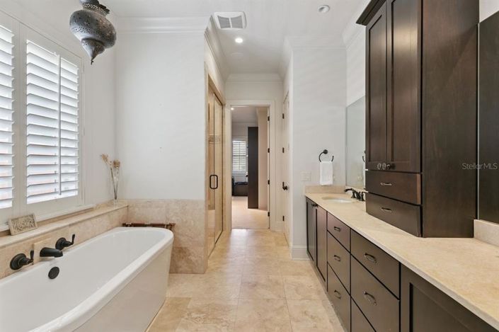 Image No.14-4 Bed House for sale