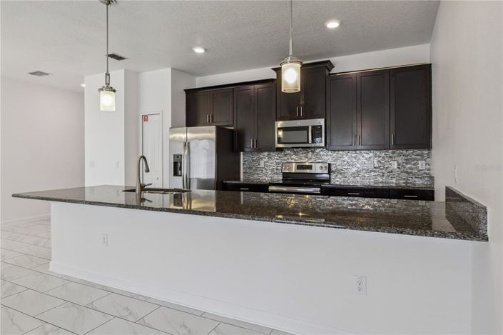 Image No.4-4 Bed Townhouse for sale